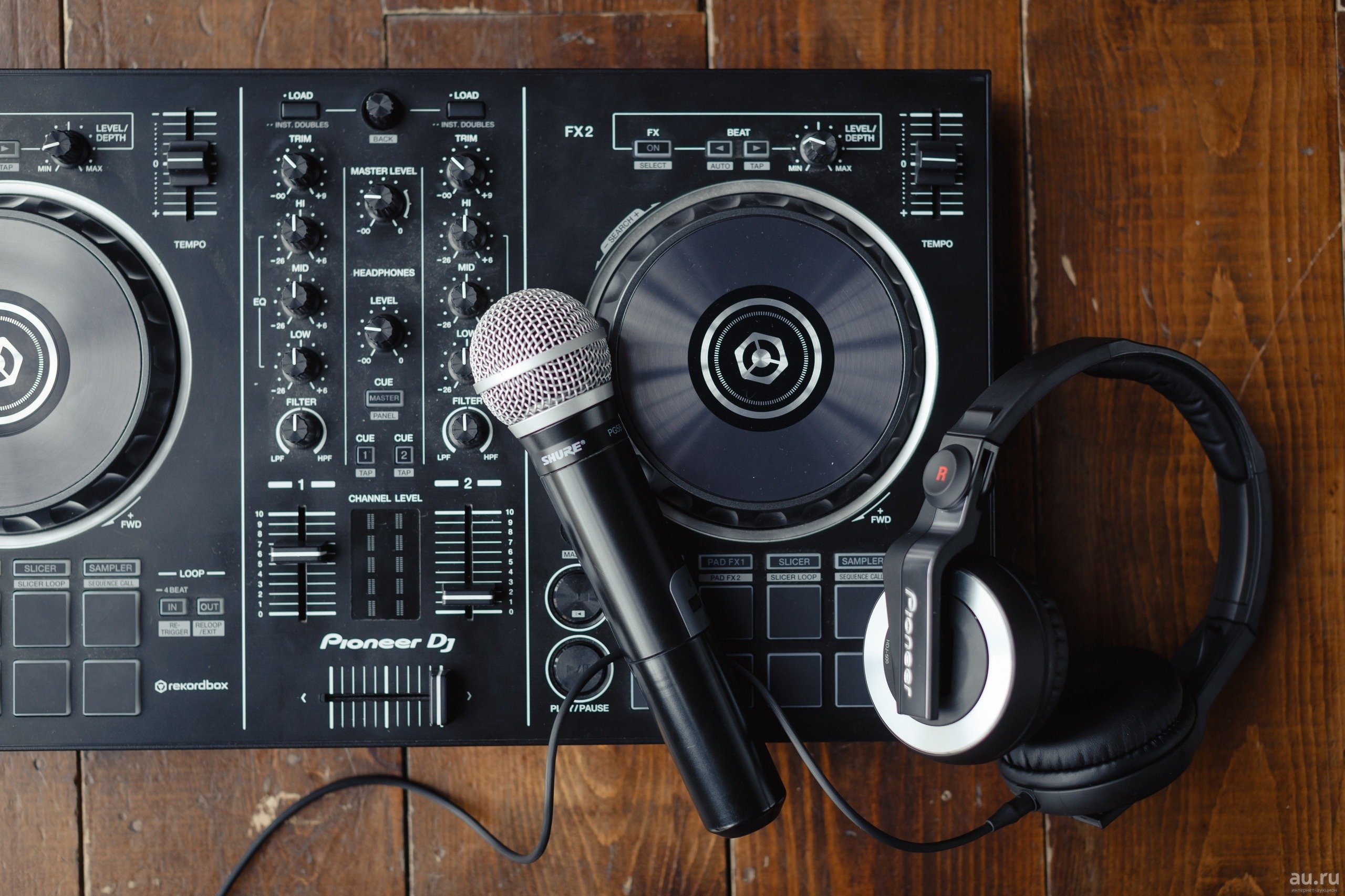 Features to consider when choosing a starter-level DJ controller