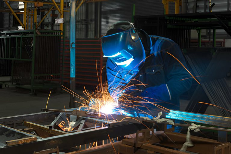 8 Best Welding Helmets – Don’t Compromise on Safety!
