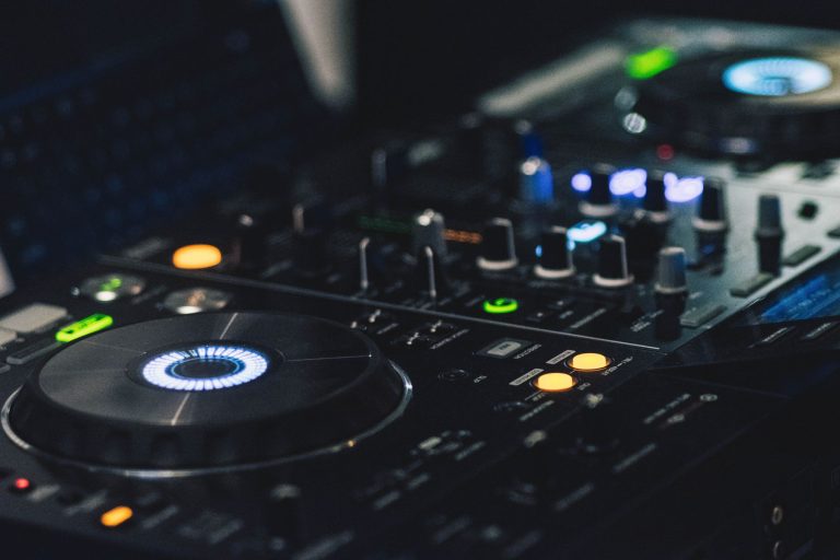The Best DJ Controllers for Beginners in Mixing Science